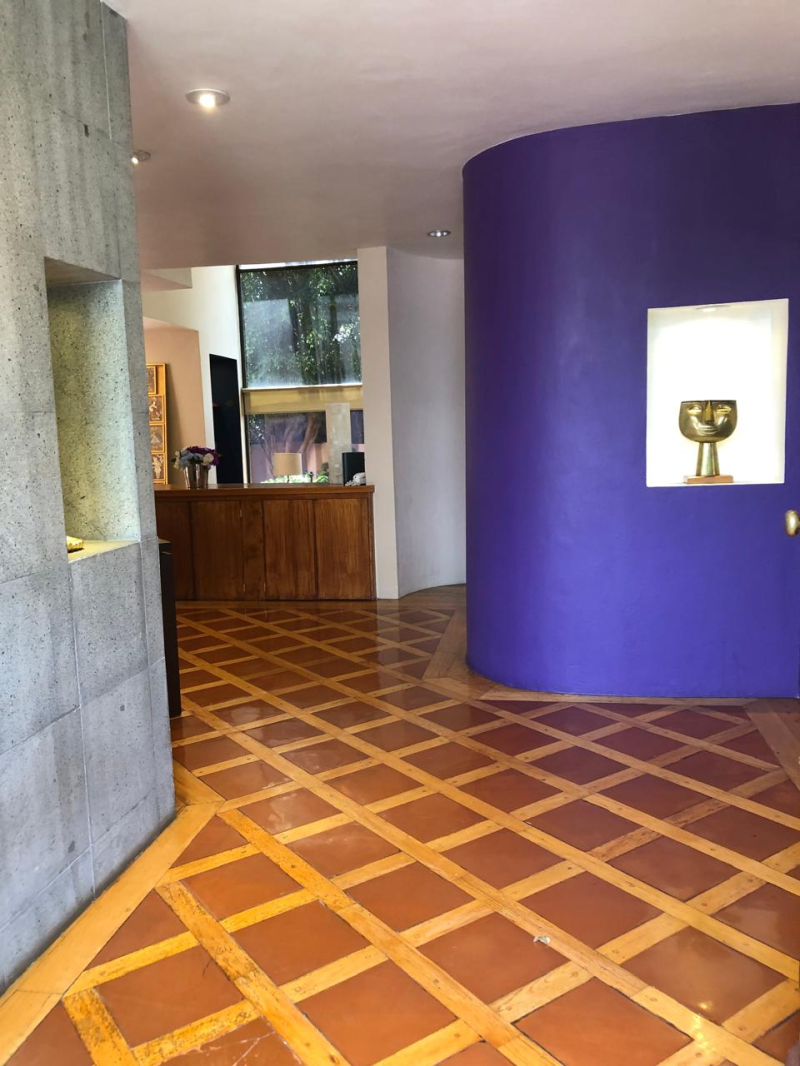 4 de 23: Recibidor con increíbles acabados