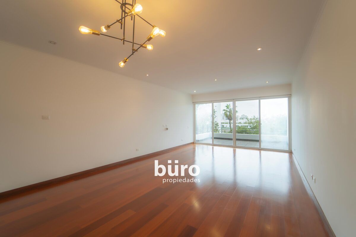 3 de 29: Sala y comedor con acceso a la terraza.