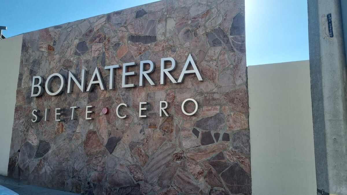 2 de 18: Entrada Condominio