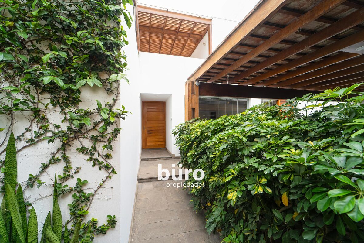 21 de 40: Ingreso a la casa.