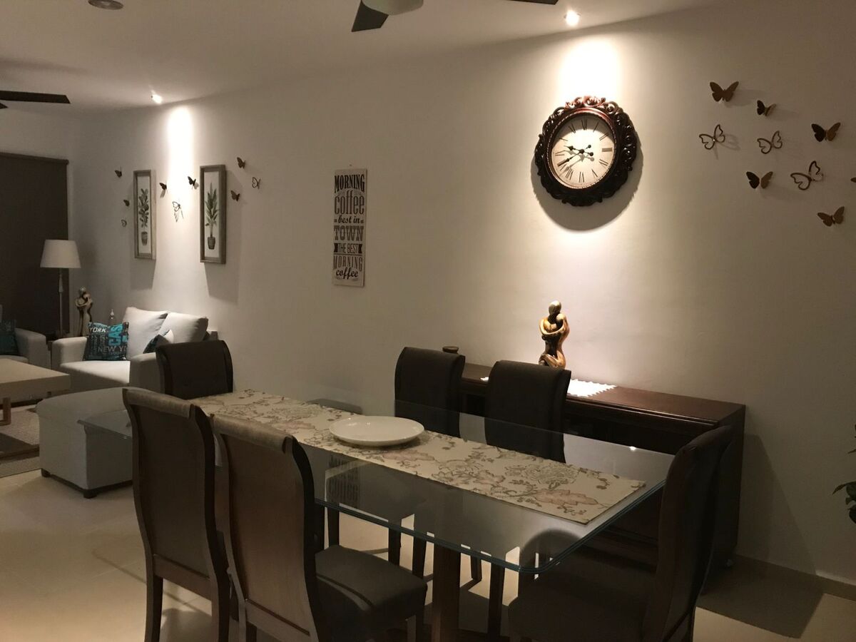 5 of 8: Comedor