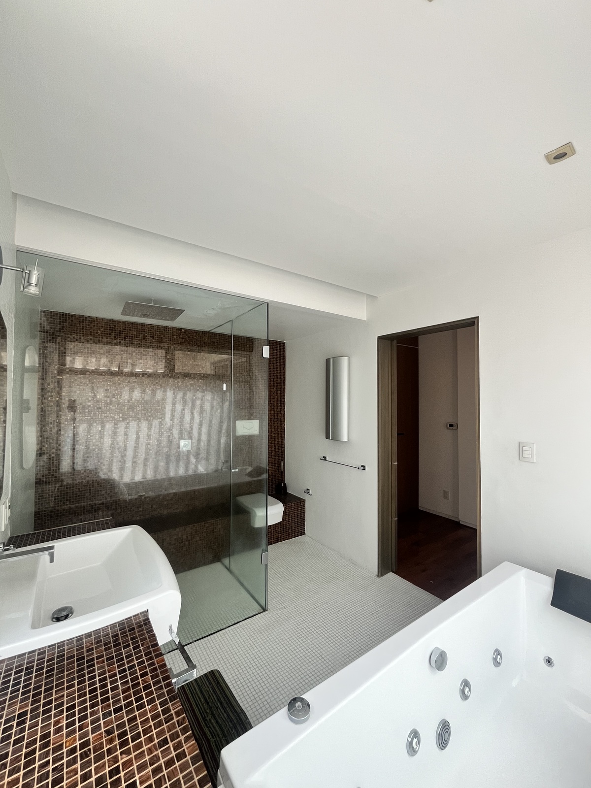 4 of 49: Baño principal recámara master