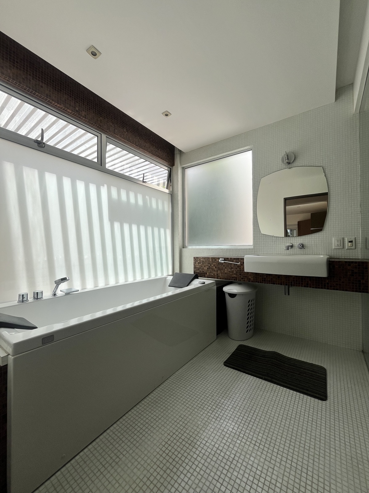 5 of 49: Baño principal recámara master