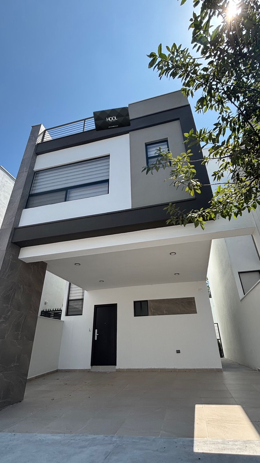 1 of 33: Fachada
