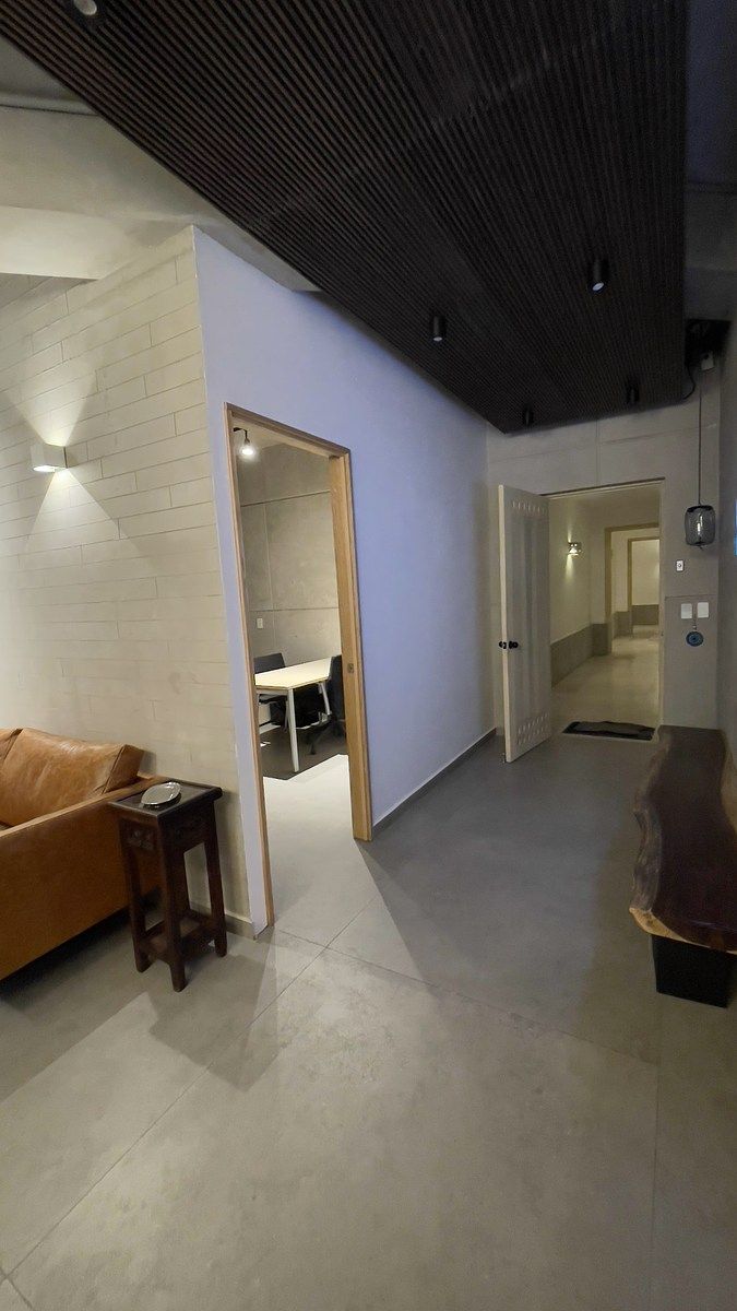 3 de 15: Entrada a oficina en renta