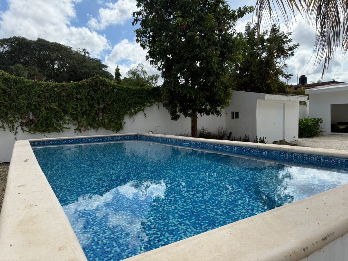 1 of 15: PISCINA