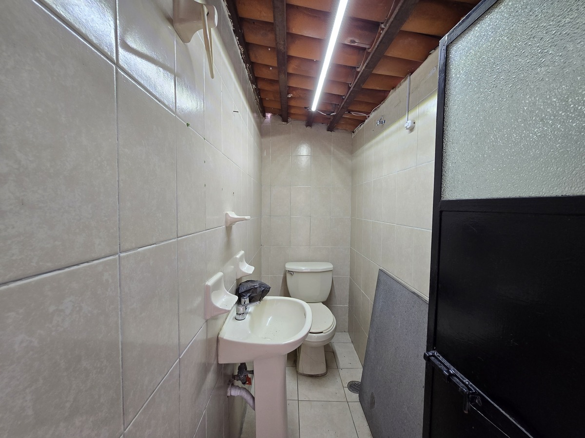 6 de 24: Baño planta baja