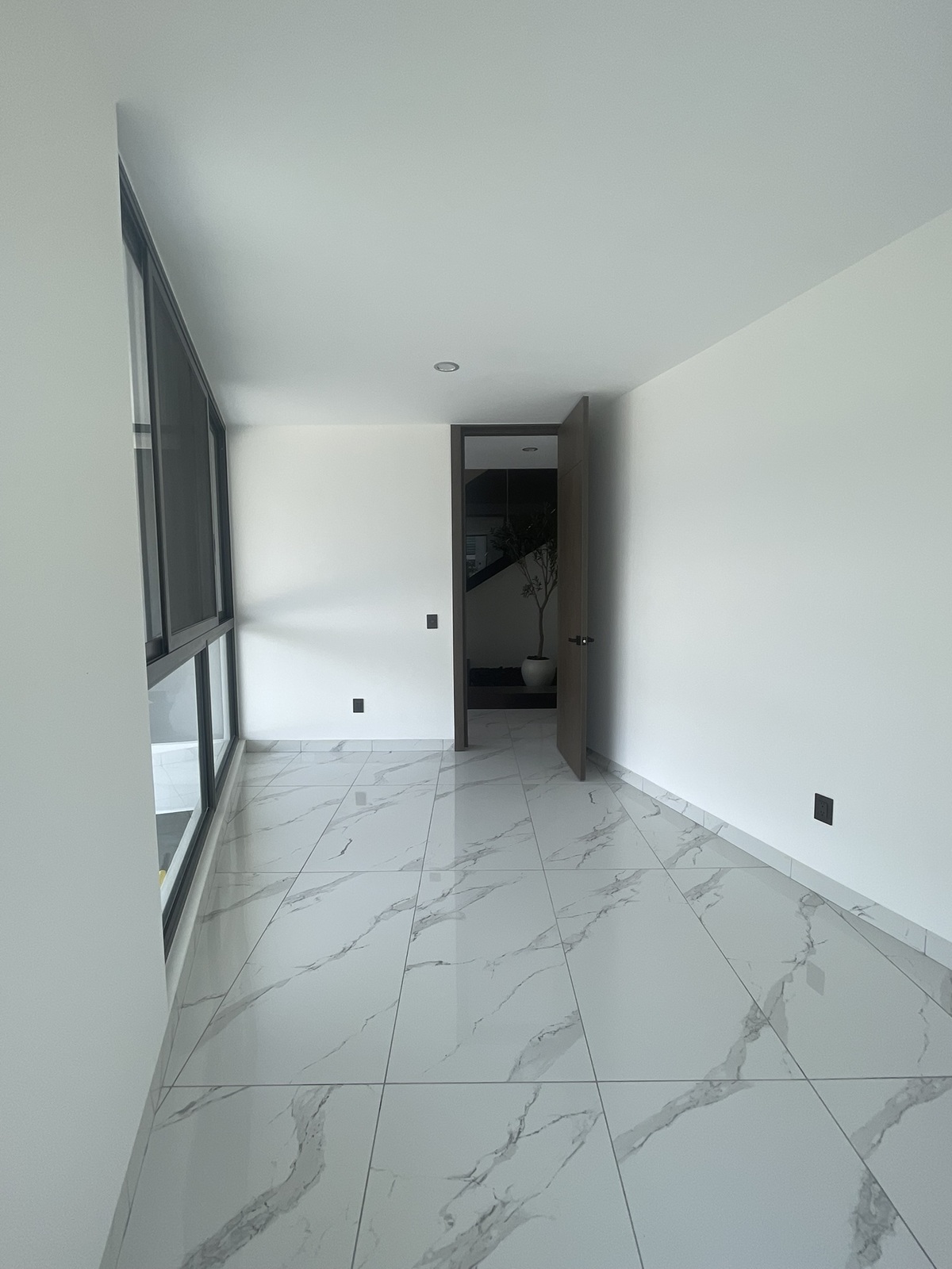 13 of 18: Estudio en planta baja