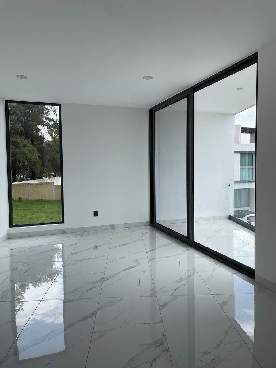 7 of 18: Amplia Habitación Principal