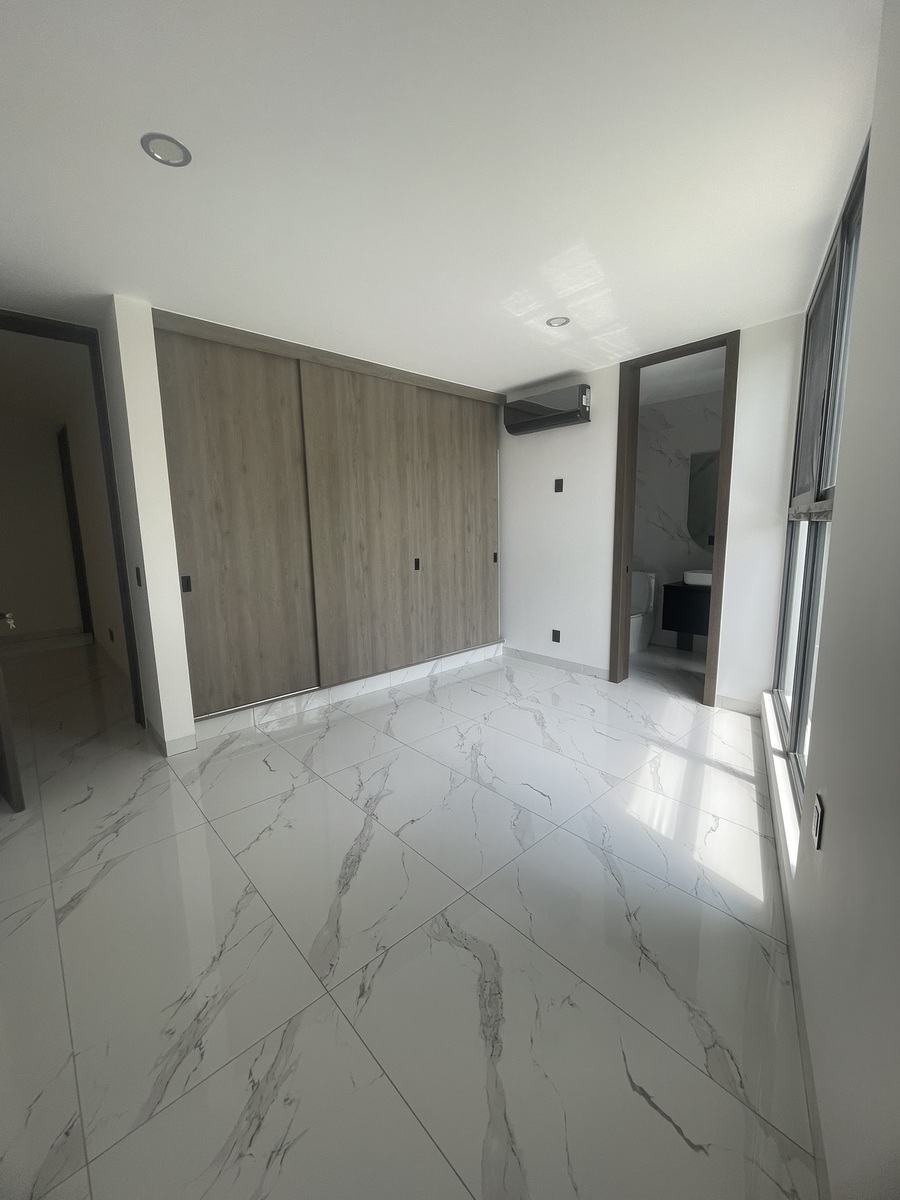 11 of 18: 3 habitaciones en primer piso