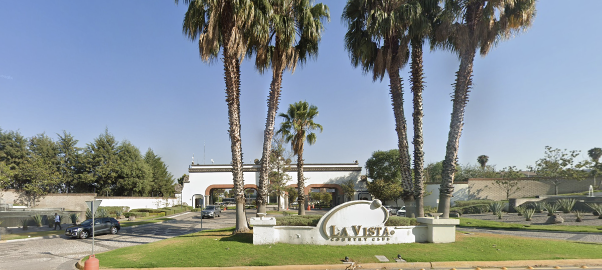 3 de 11: Acceso principal La Vista Country Club