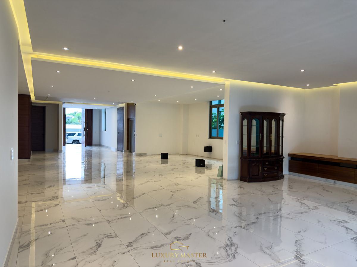 4 de 30: Casa en Fracc Rinconada Santa Anita Entrada