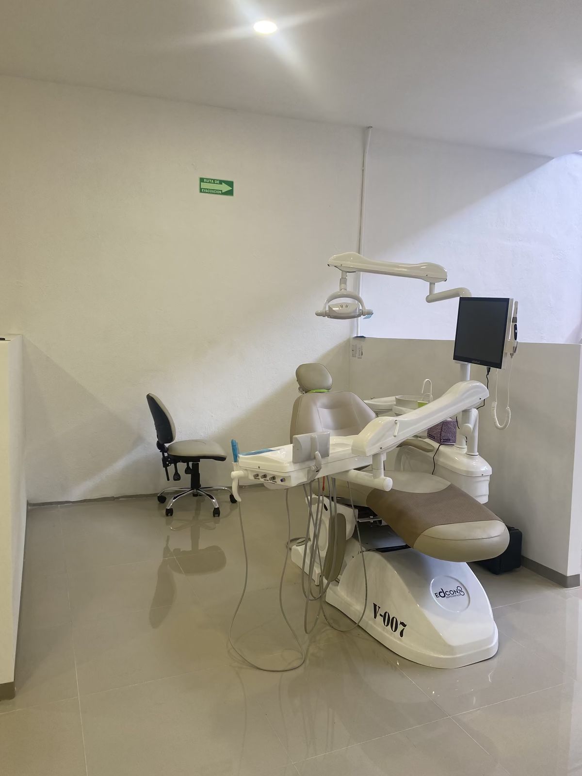 2 of 24: UNIDAD DENTAL INDIVIDUAL