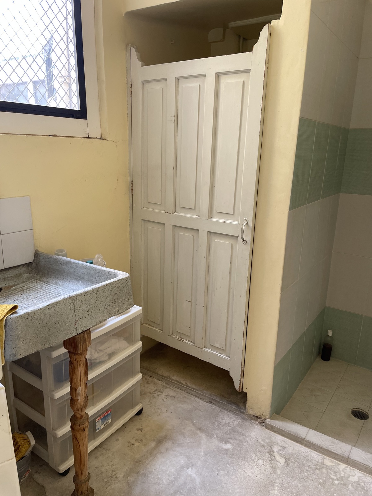 32 de 36: Cuarto de servicio con baño