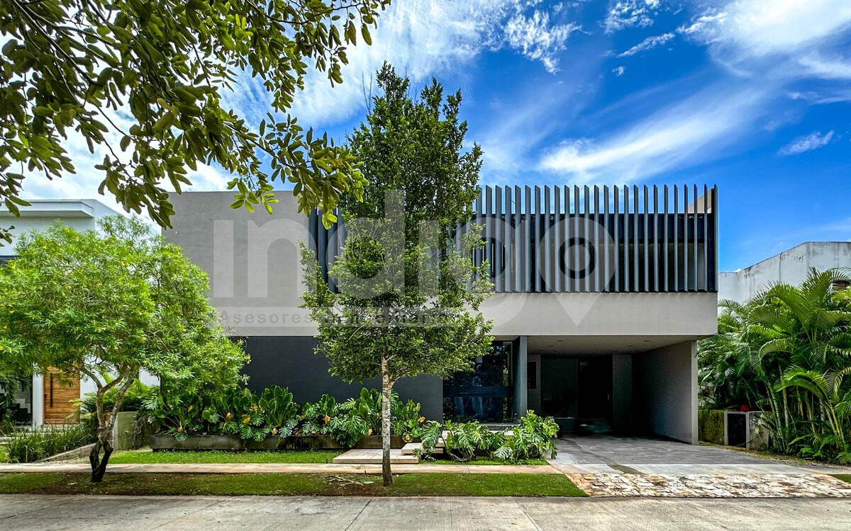2 de 49: Fachada Frontal