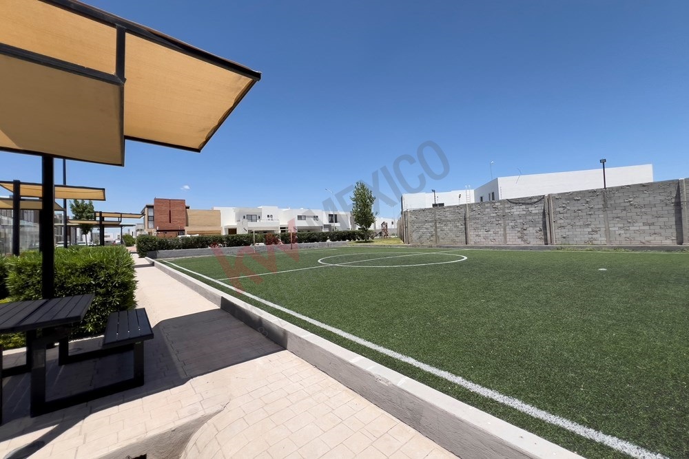 4 of 10: cancha football