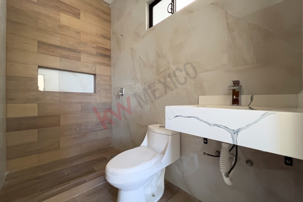 5 of 10: baño habitacion de planta baja