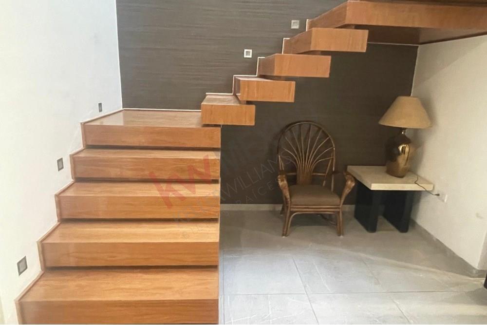 3 of 25: ESCALERAS