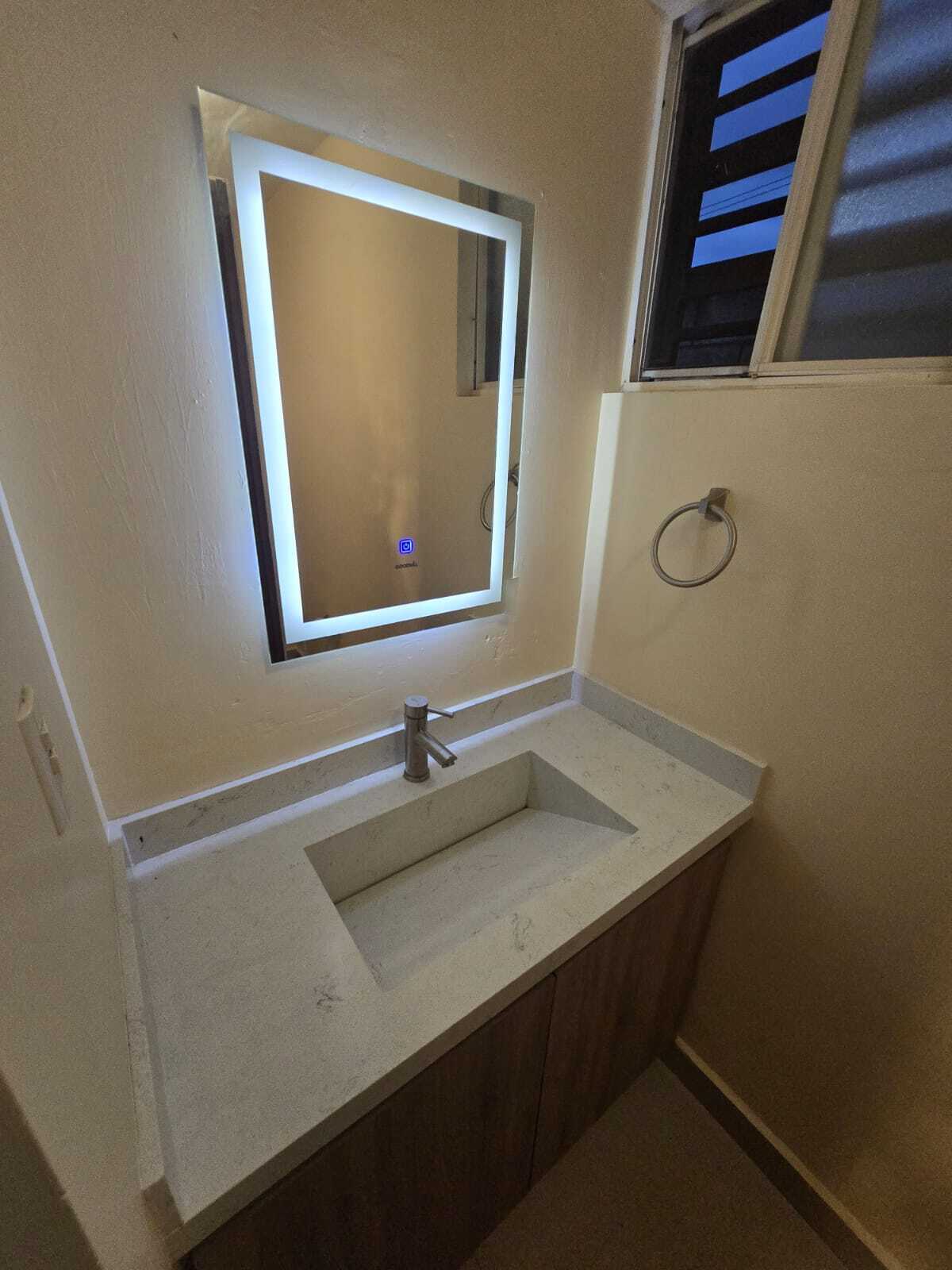 3 de 25: MEDIO BAÑO PLANTA BAJA