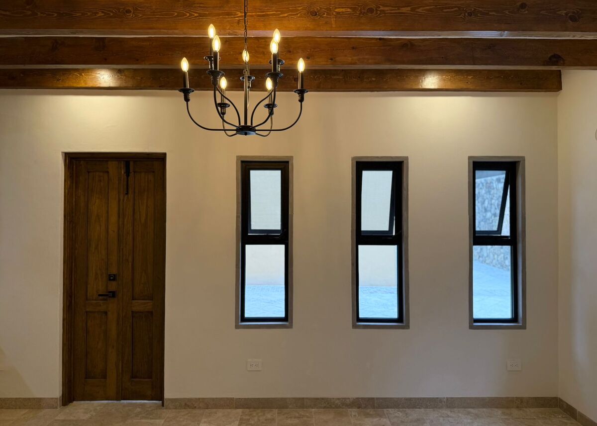 3 of 12: Salida lateral para estacionamiento