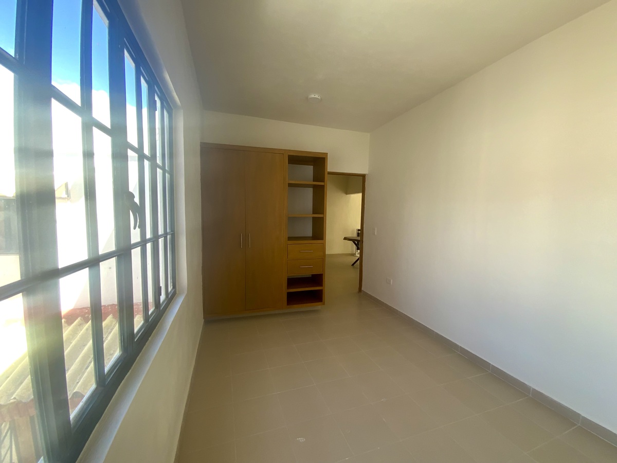 5 of 9: Recamara con closet