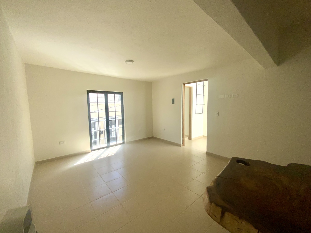 4 of 9: Sala -  Comedor con Balcon