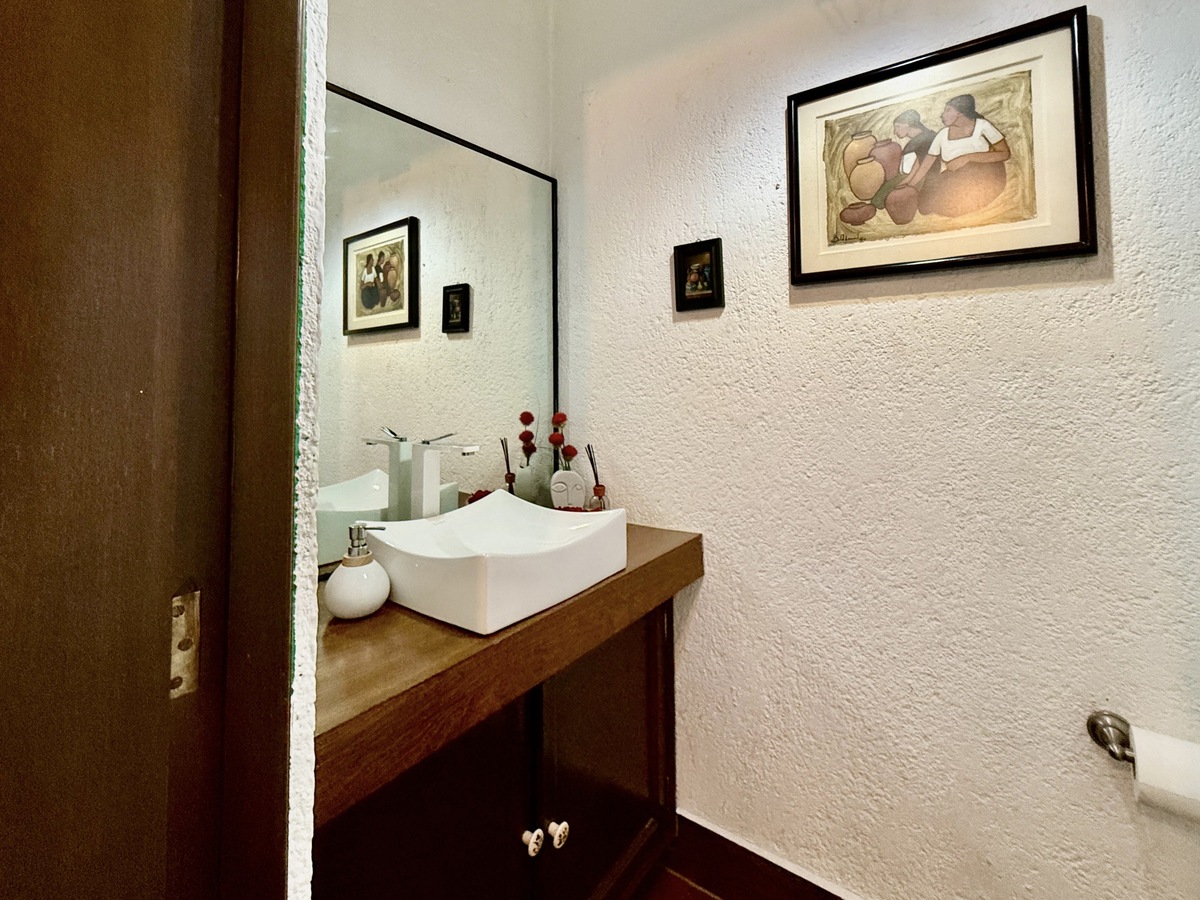 4 of 21: Baño de Visitas