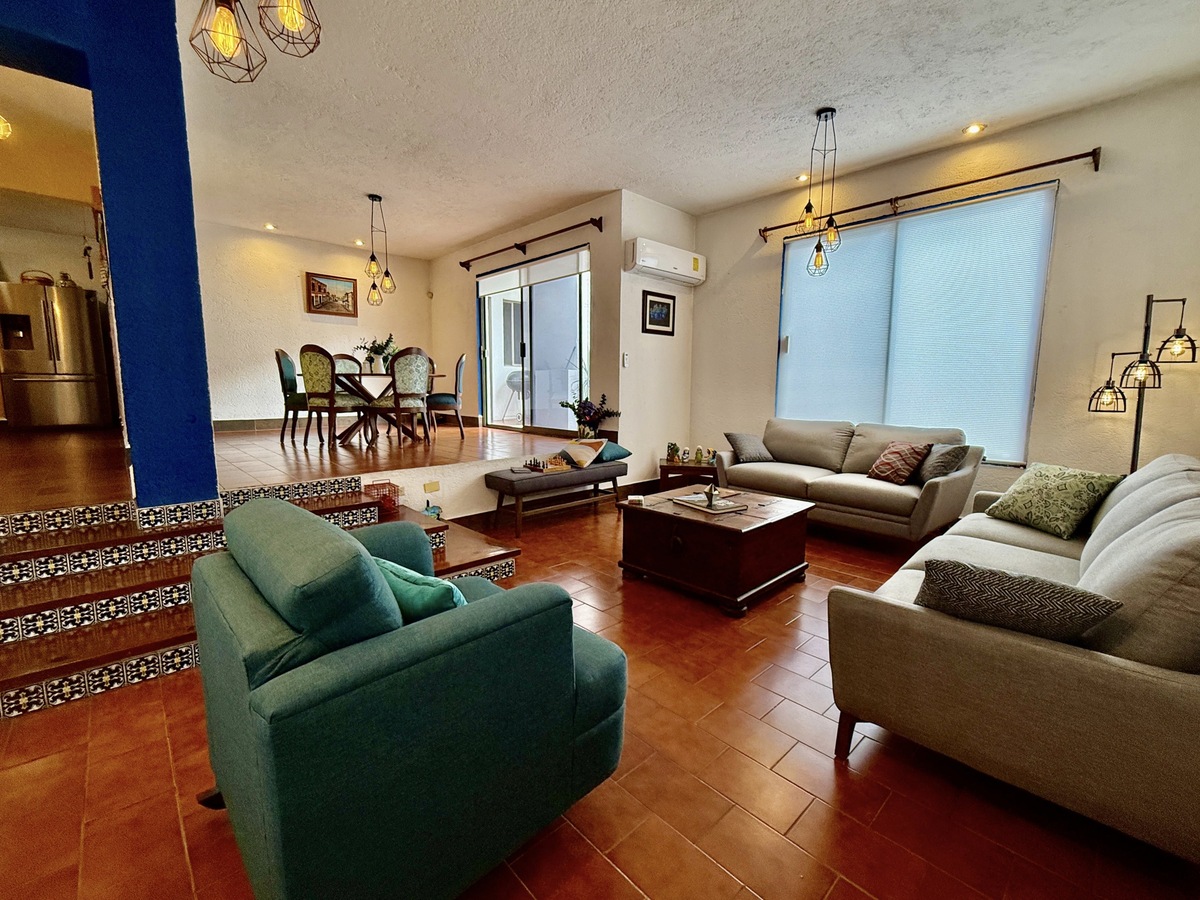 5 of 21: Sala