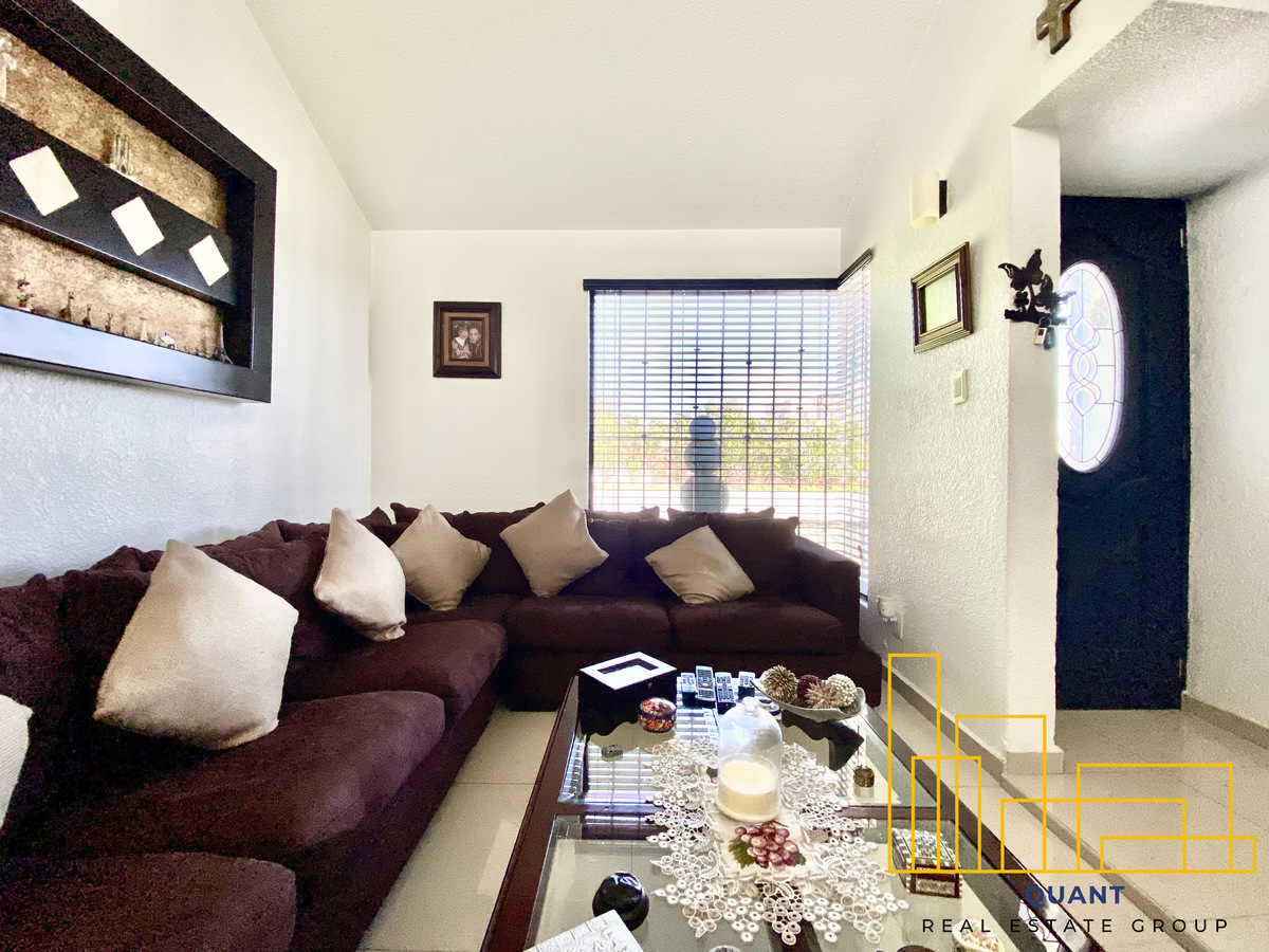 3 of 50: Sala