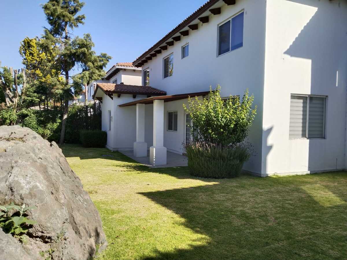 3 de 29: Vista de casa posterior