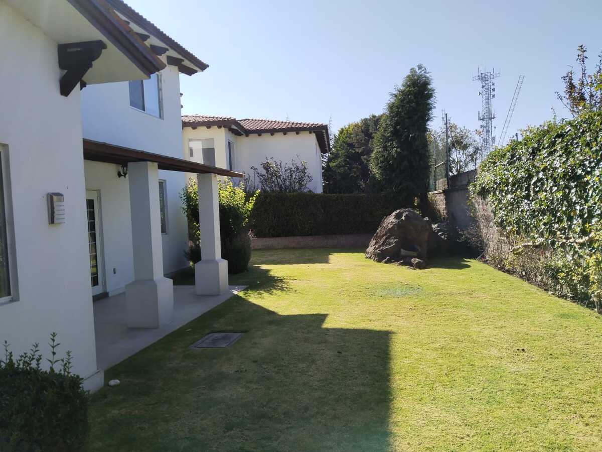 4 de 29: Vista terraza y jardín