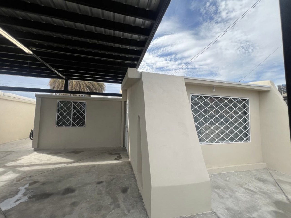 3 de 10: Exterior Frontal (COCHERA)