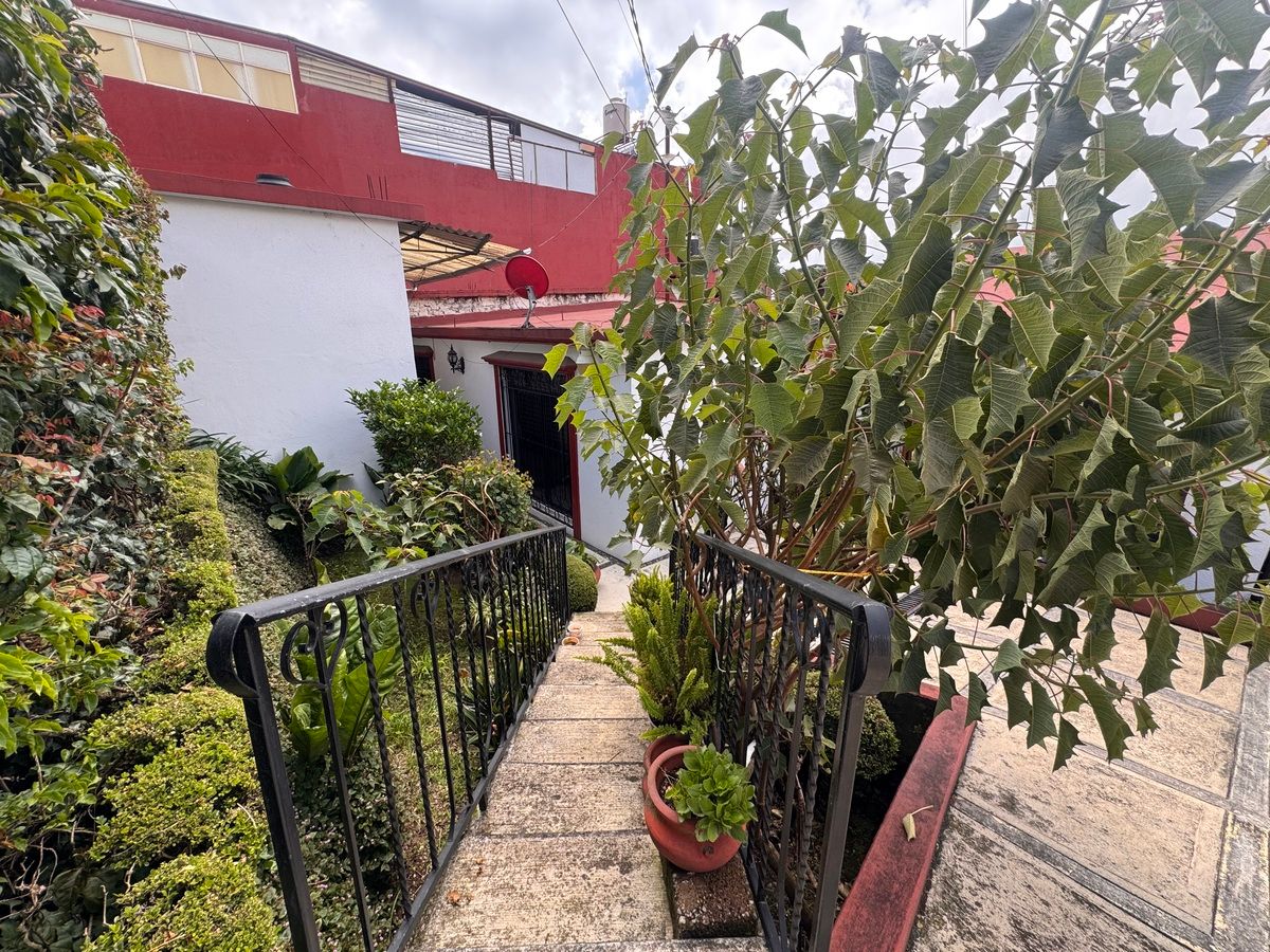 2 de 40: Acceso a cochera o entrada prinicpal