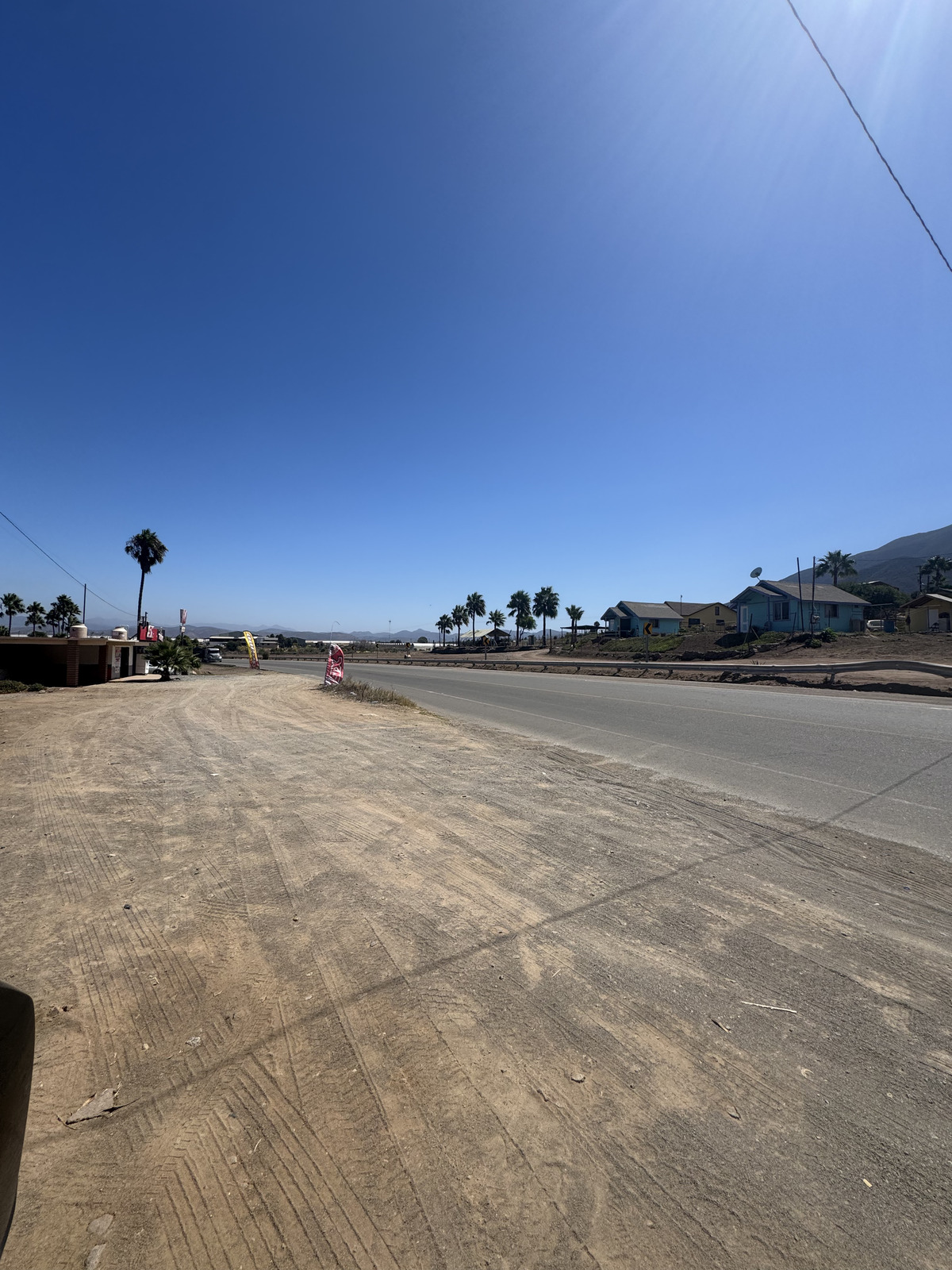 4 de 5: VISTA DESDE LA ENTRADA DEL TERRENO HACIA LA CARRETERA