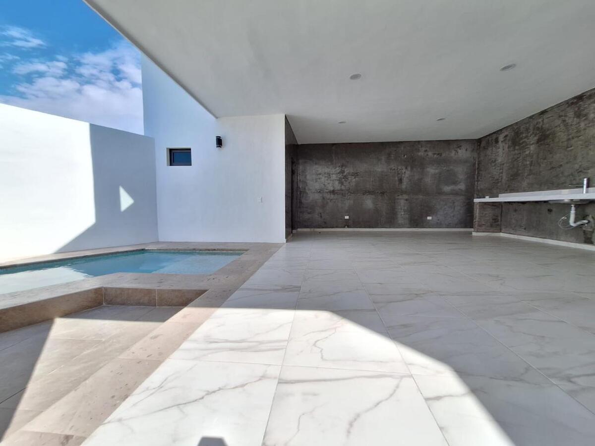 16 de 37: Área de piscina