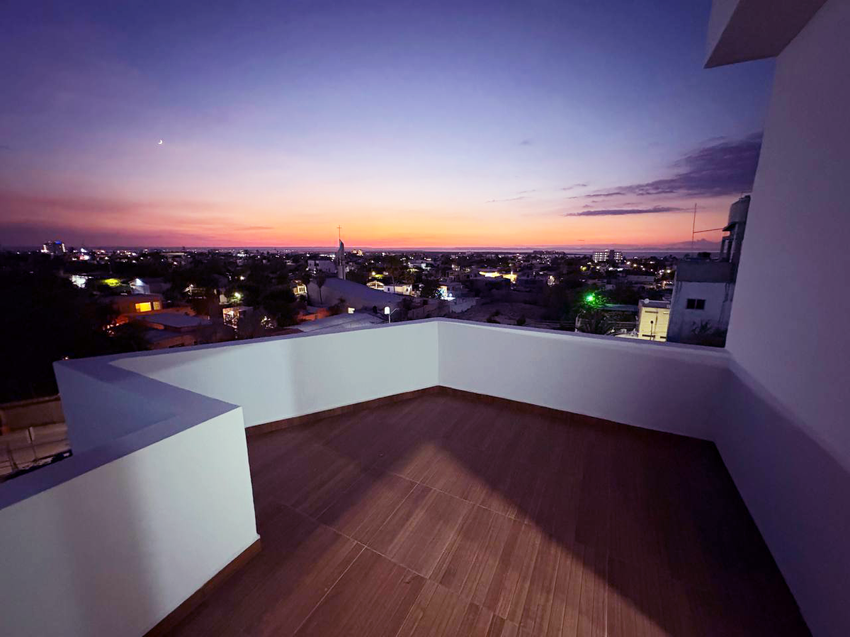 30 de 37: Terraza de noche
