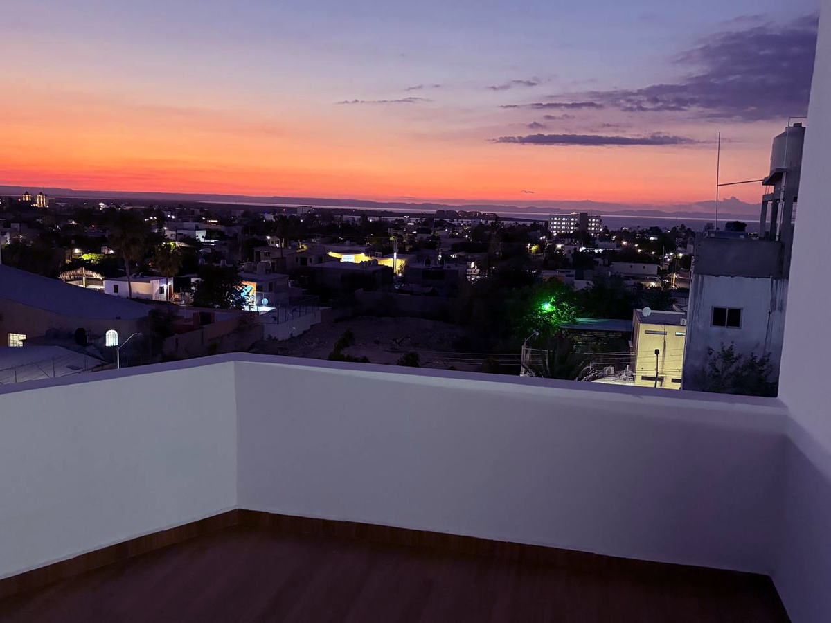 31 de 37: Terraza de noche