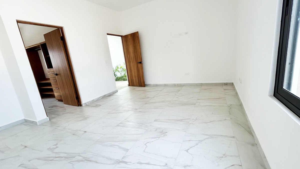 12 de 37: Recamara principal con Walkin  clóset excelente planta baja