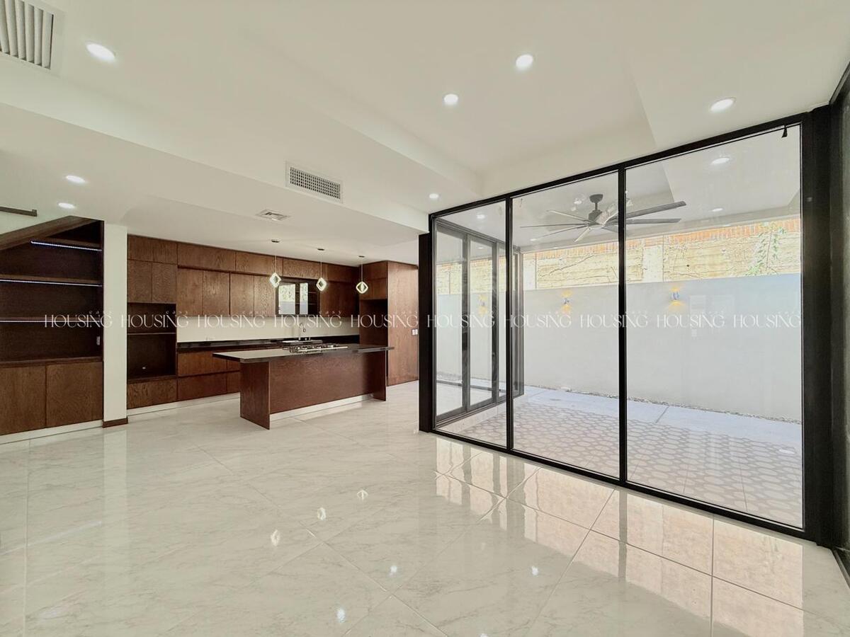5 of 21: Sala/Comedor