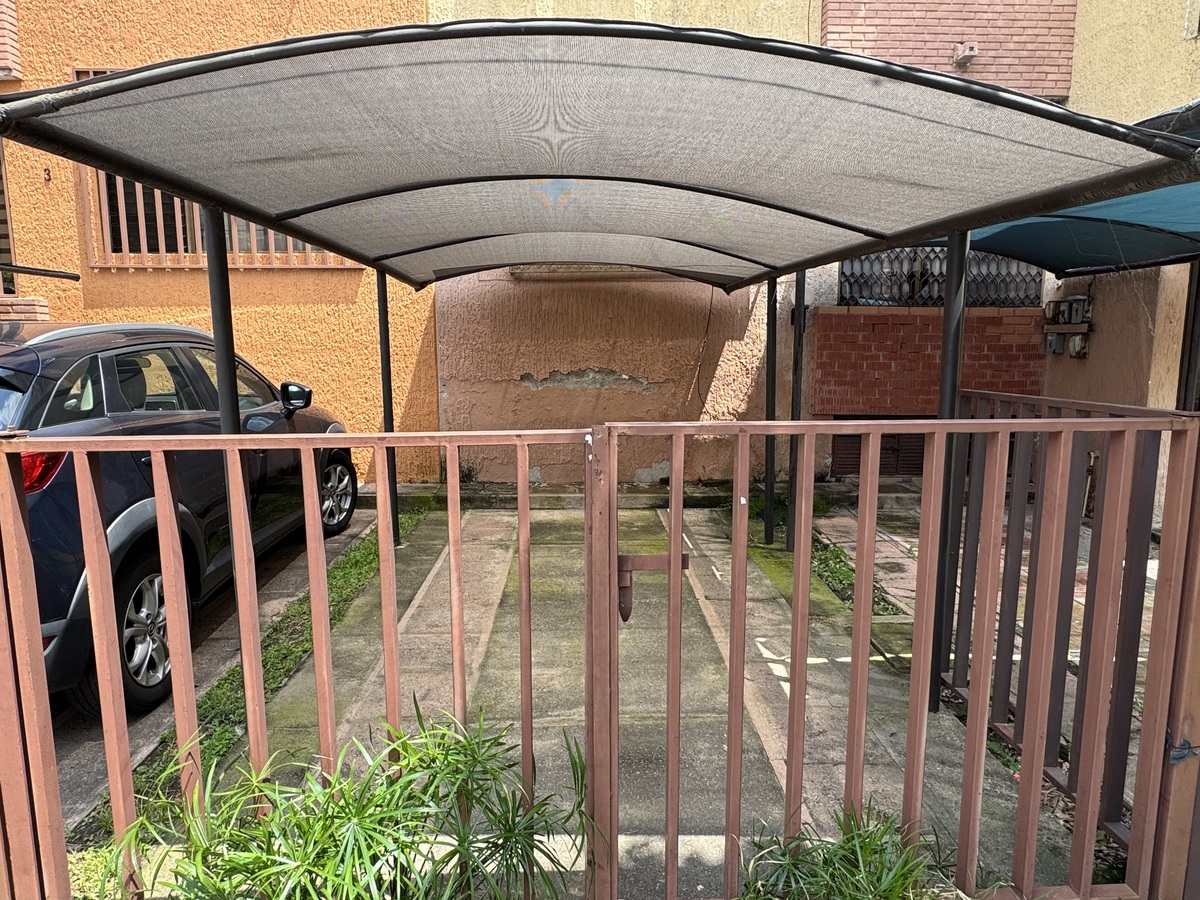 17 de 19: Cochera techada