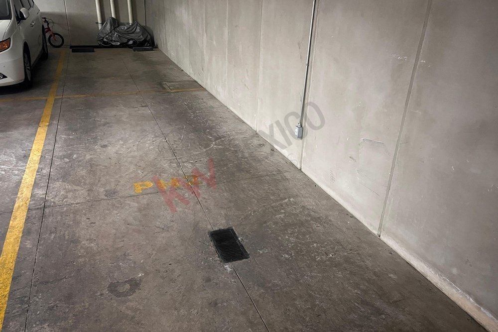 27 de 38: 2 estacionamientos