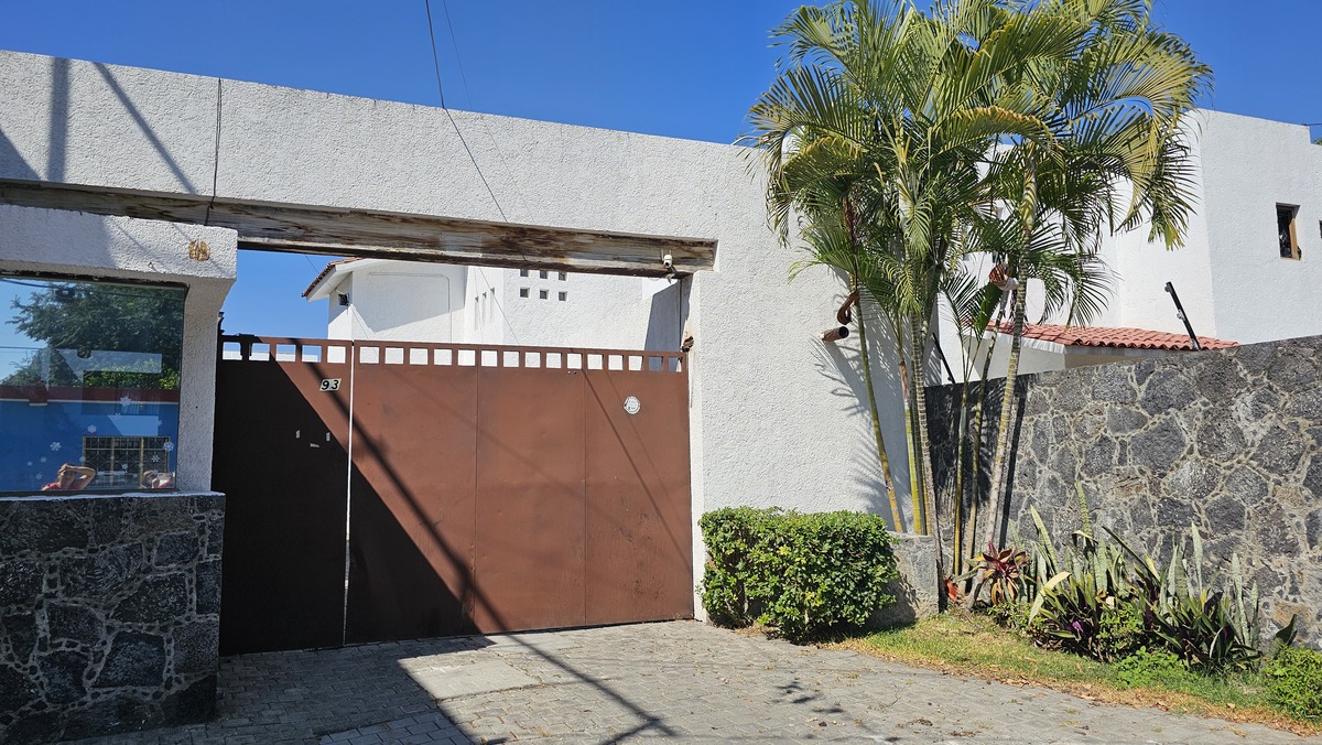 12 de 12: Portón eléctrico, acceso controlado