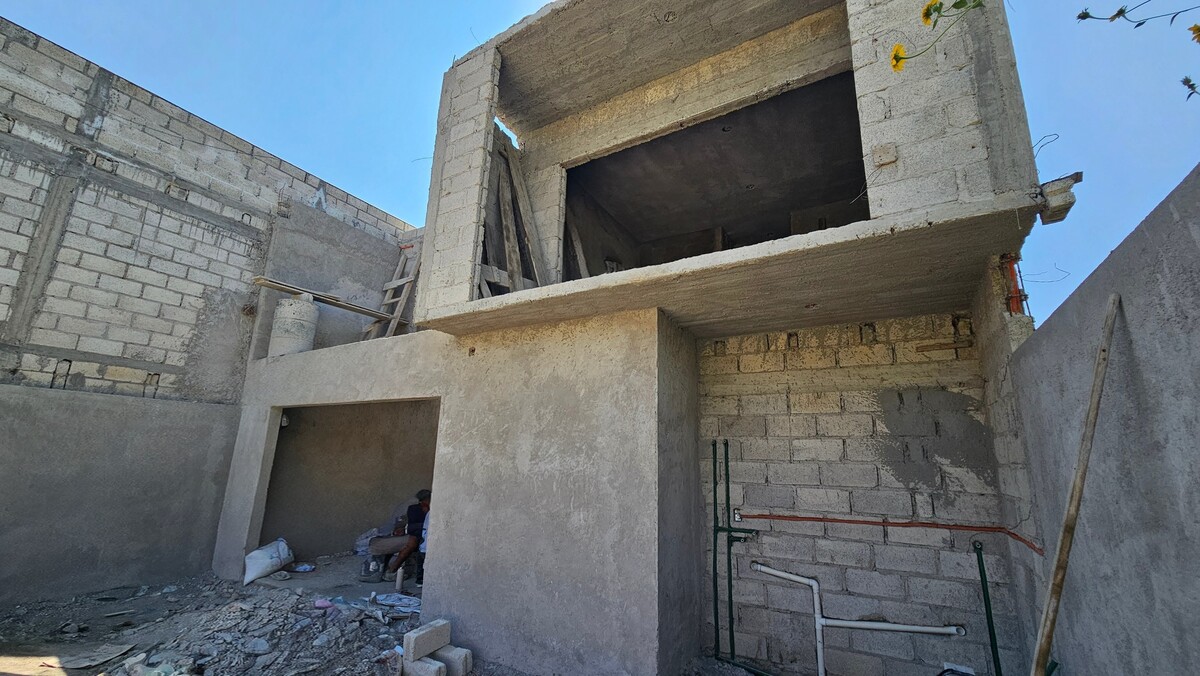 10 de 12: Fachada posterior al jardín y la alberca