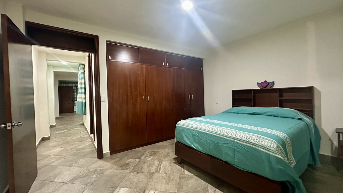 2 de 21: Closet integrado amplio idóneo para dos personas