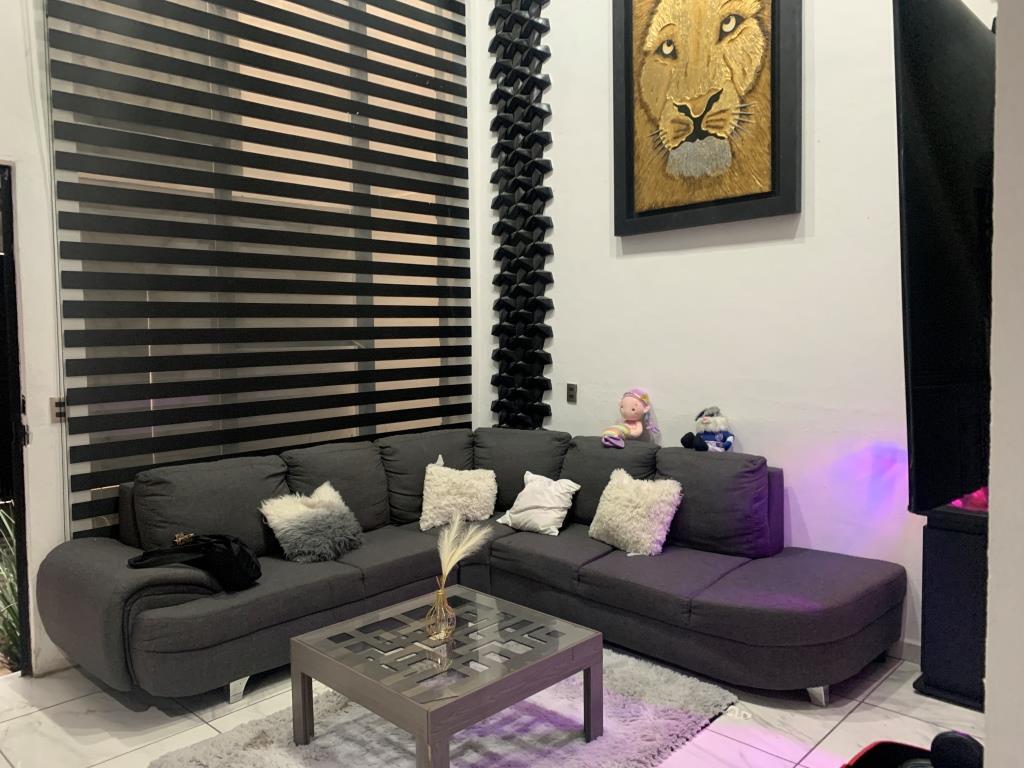 3 of 19: Sala