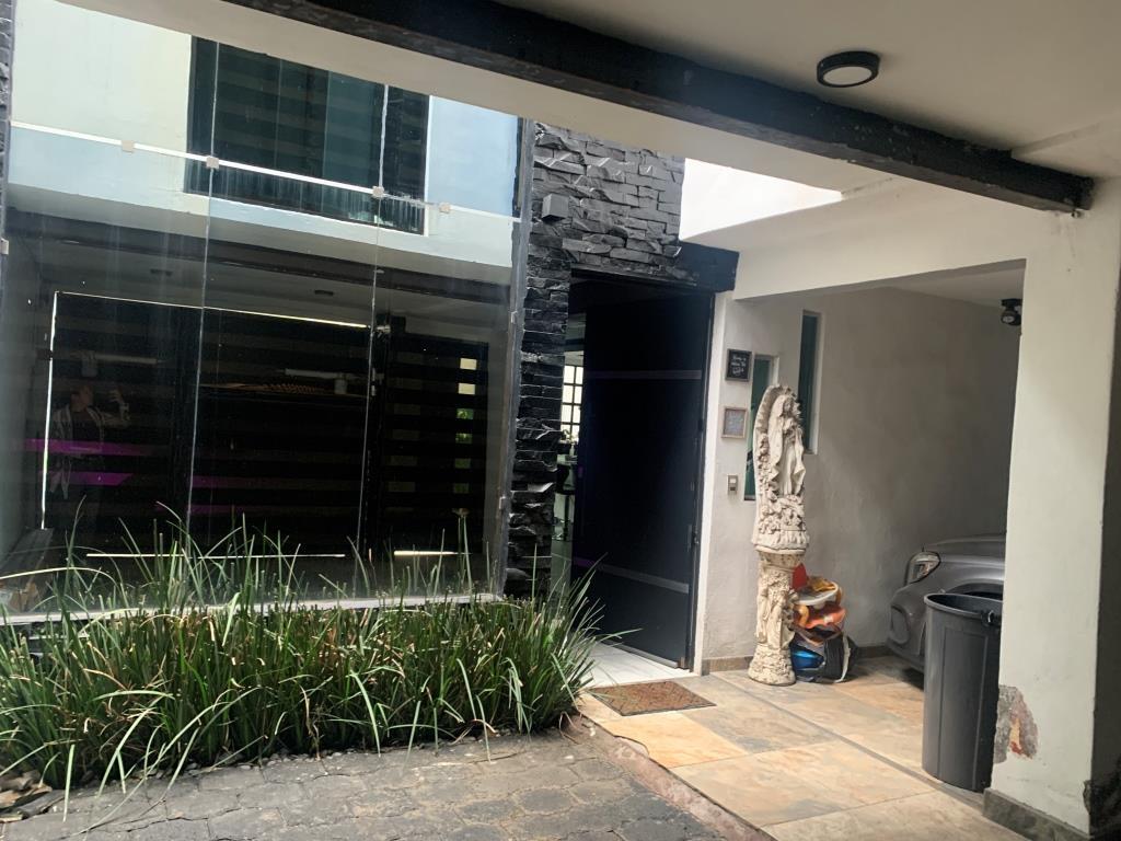 2 of 19: Fachada interior