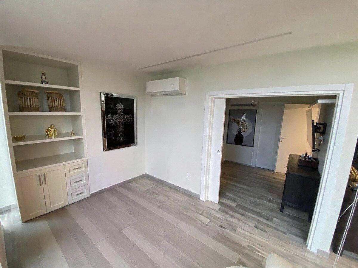 5 of 38: Área para segunda habitación u oficina  puerta corrediza