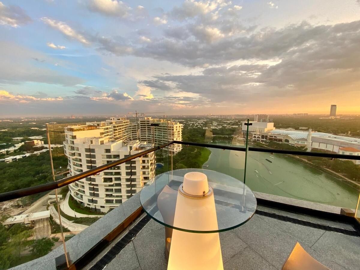 9 of 38: Atardeceres con vista desde la terraza bar