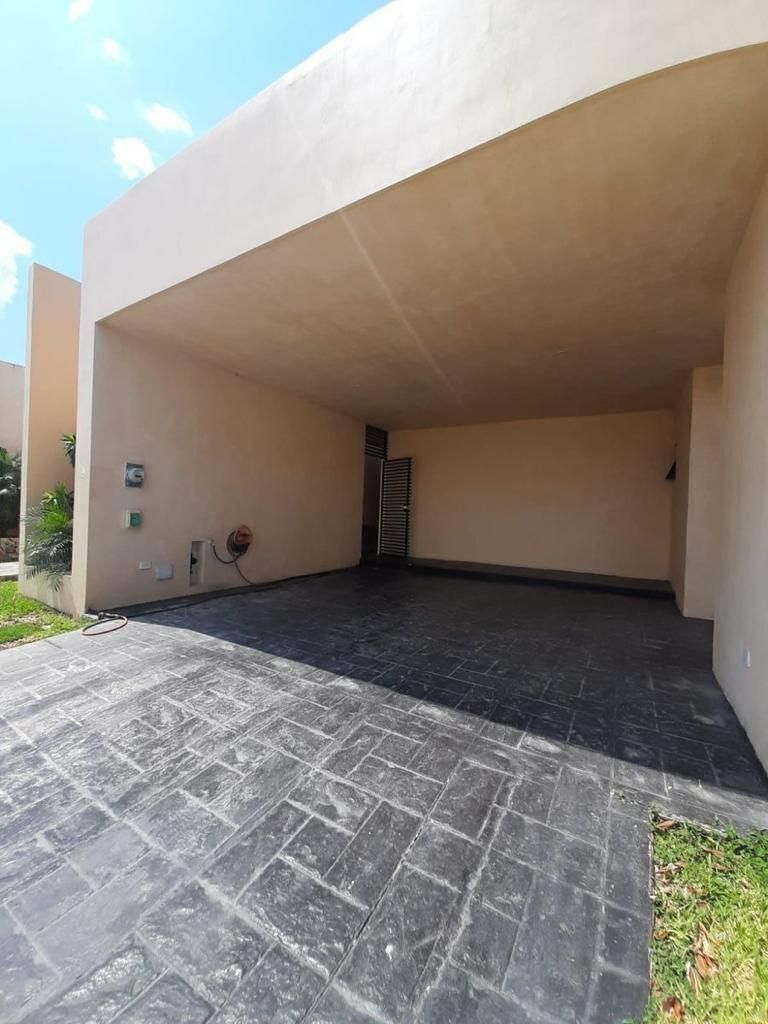 5 de 14: Cochera techada