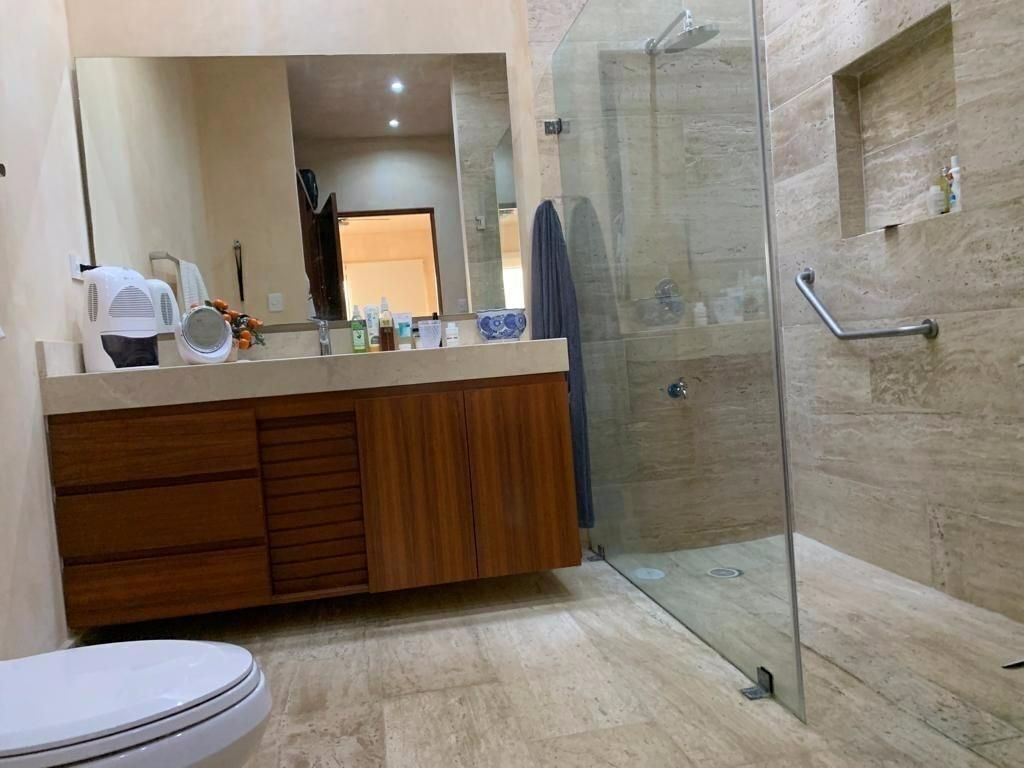 8 de 14: Baño recámara principal